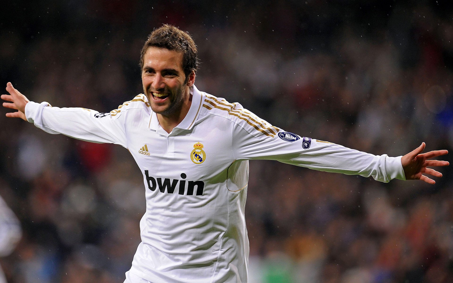 三笘薰的魔法与威尔士的利刃,当个体神迹撞碎集体幻梦