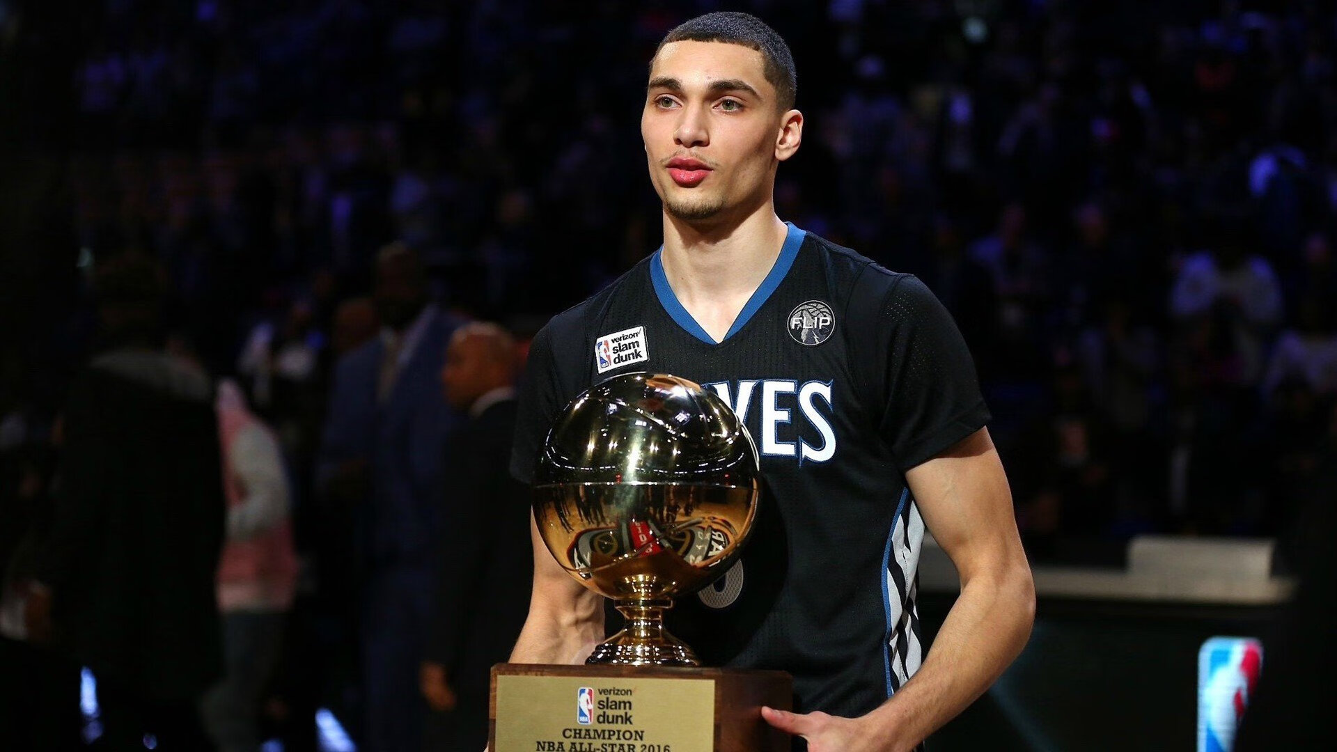 小贾伦末节狂飙导演逆转,魔术铁血防守终结黄蜂连胜希望